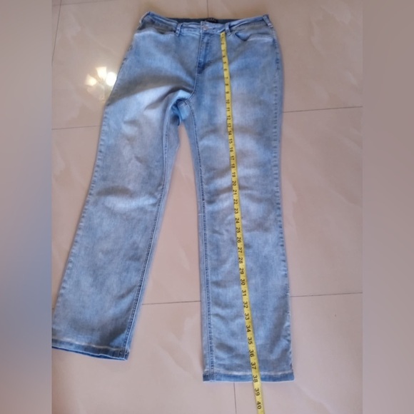 Baccini Women Straight Legs Wash  Light Blue Size 12 Pockets Zipper Pants - Picture 3 of 16